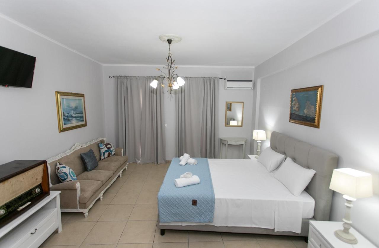 The Old Town Hall Parga Bagian luar foto