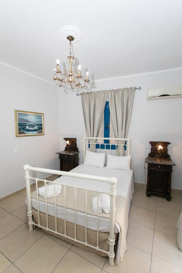 The Old Town Hall Parga Bagian luar foto