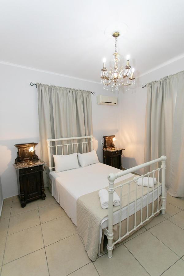 The Old Town Hall Parga Bagian luar foto